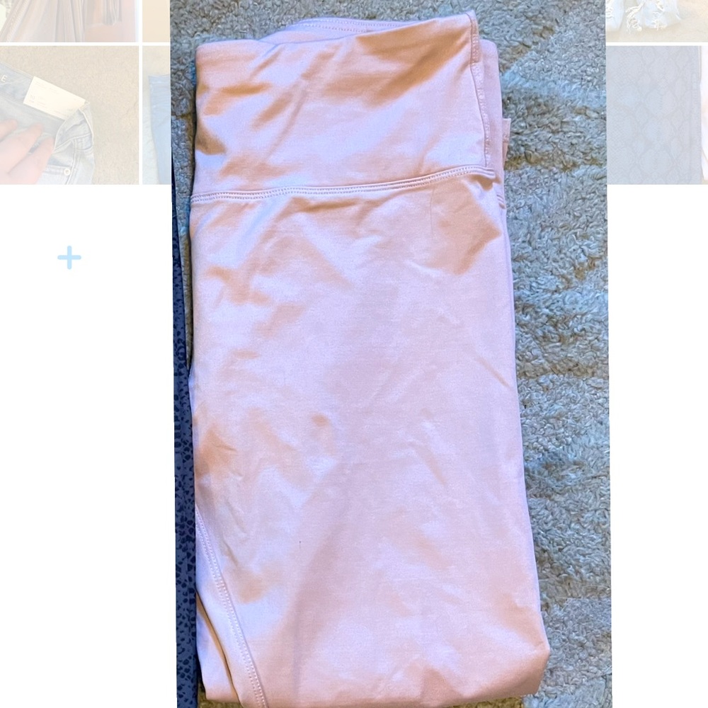 Blush leggings, size large. Like new condition. Smoke free, pet friendly home.